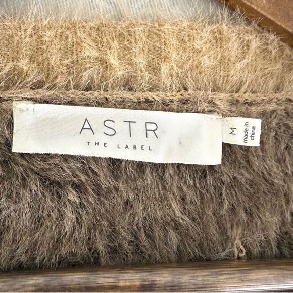 ASTR The Label Faux Fur Check Cardigan in Tan & Brown Checked Size Medium - Picture 7 of 12
